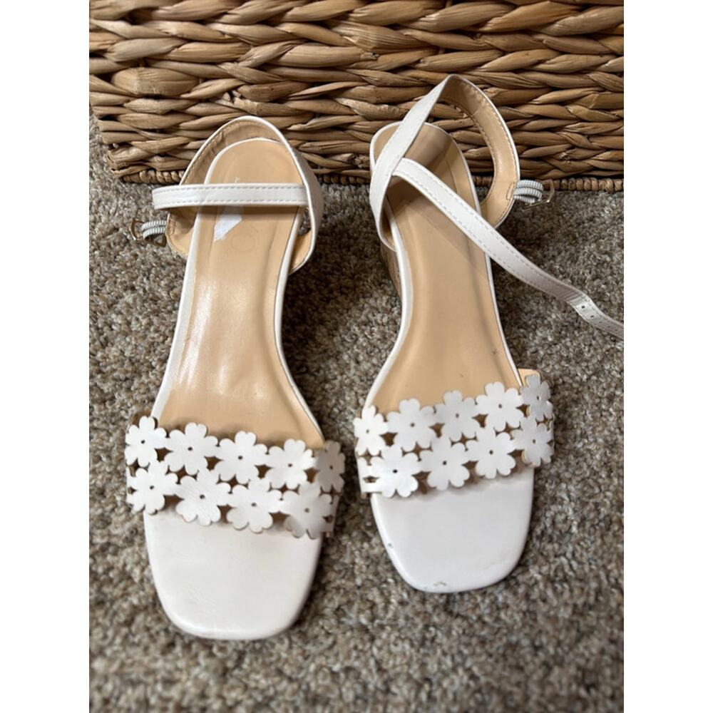 XOXO white faux, leather sandal 8 657 wedge - Picture 2 of 7